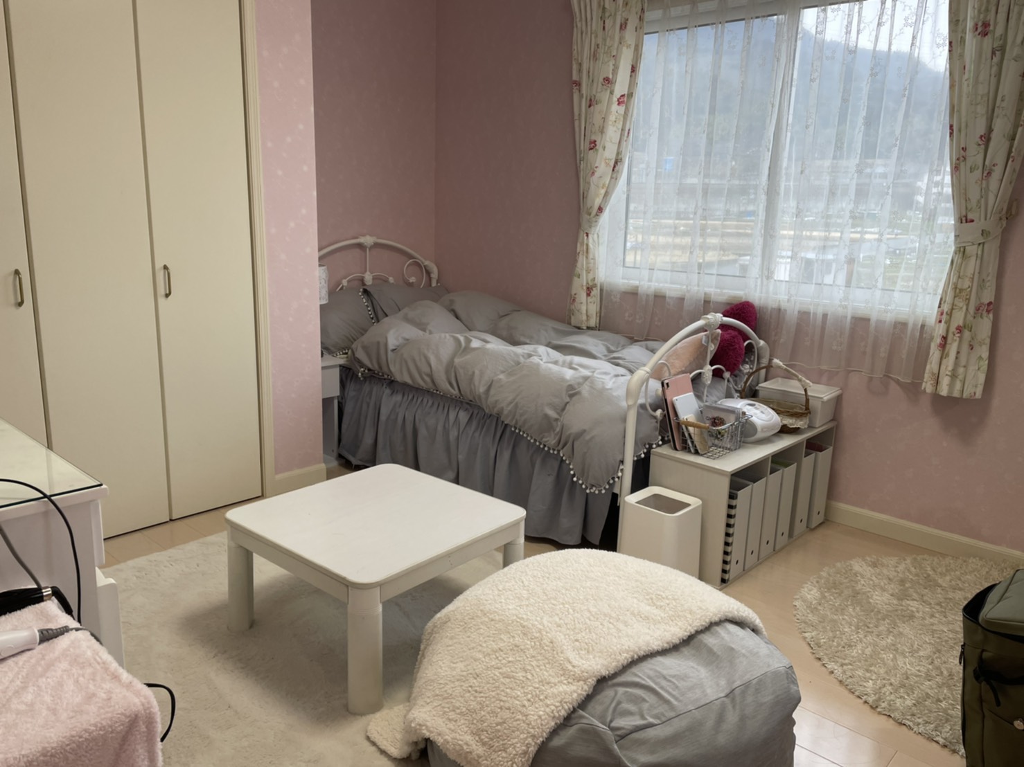 ピンクのお花柄のとてもかわいらしいお部屋でした